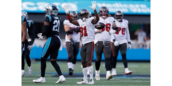 Tampa Bay Buccaneers besegrade Carolina Panthers för att vinna tillbaka matchen Tampa Bay Buccaneers besegrade Carolina Panthers för att vinna tillbaka matchen